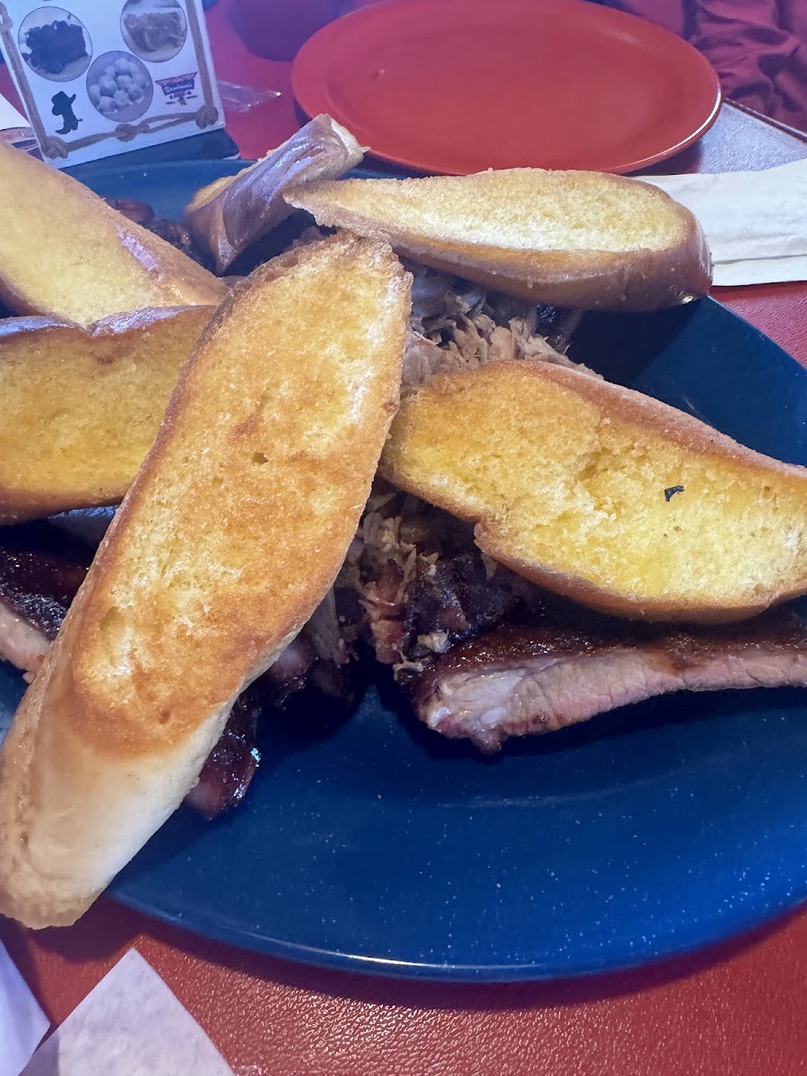 Bandana's Bar-B-Q Mt. Vernon Il-6